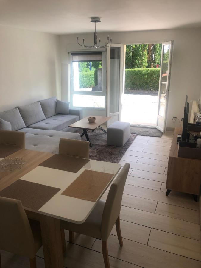 Au Calme Dans Maison. Apartment Moirans-en-Montagne