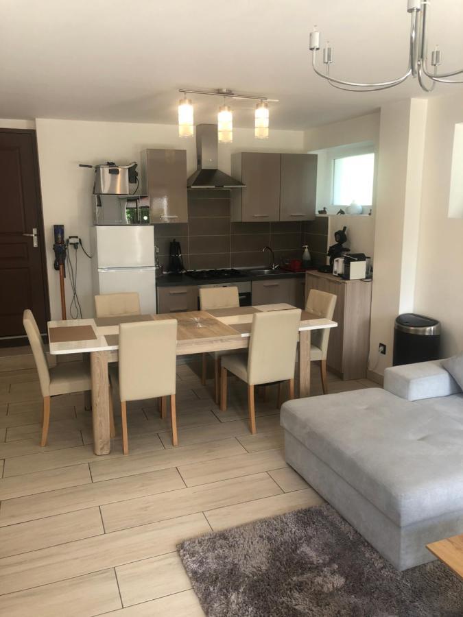 Apartment Au Calme Dans Maison. Moirans-en-Montagne